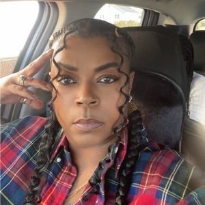 Meet your Posher, Pia